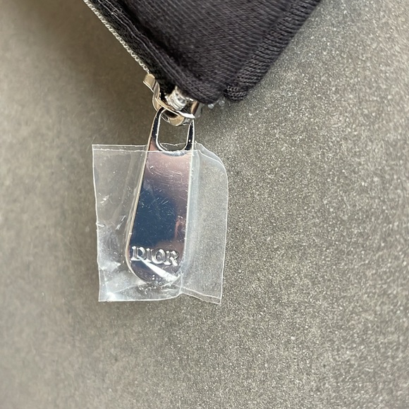 BRAND NEW DIOR makeup/toiletry bag - Picture 3 of 8